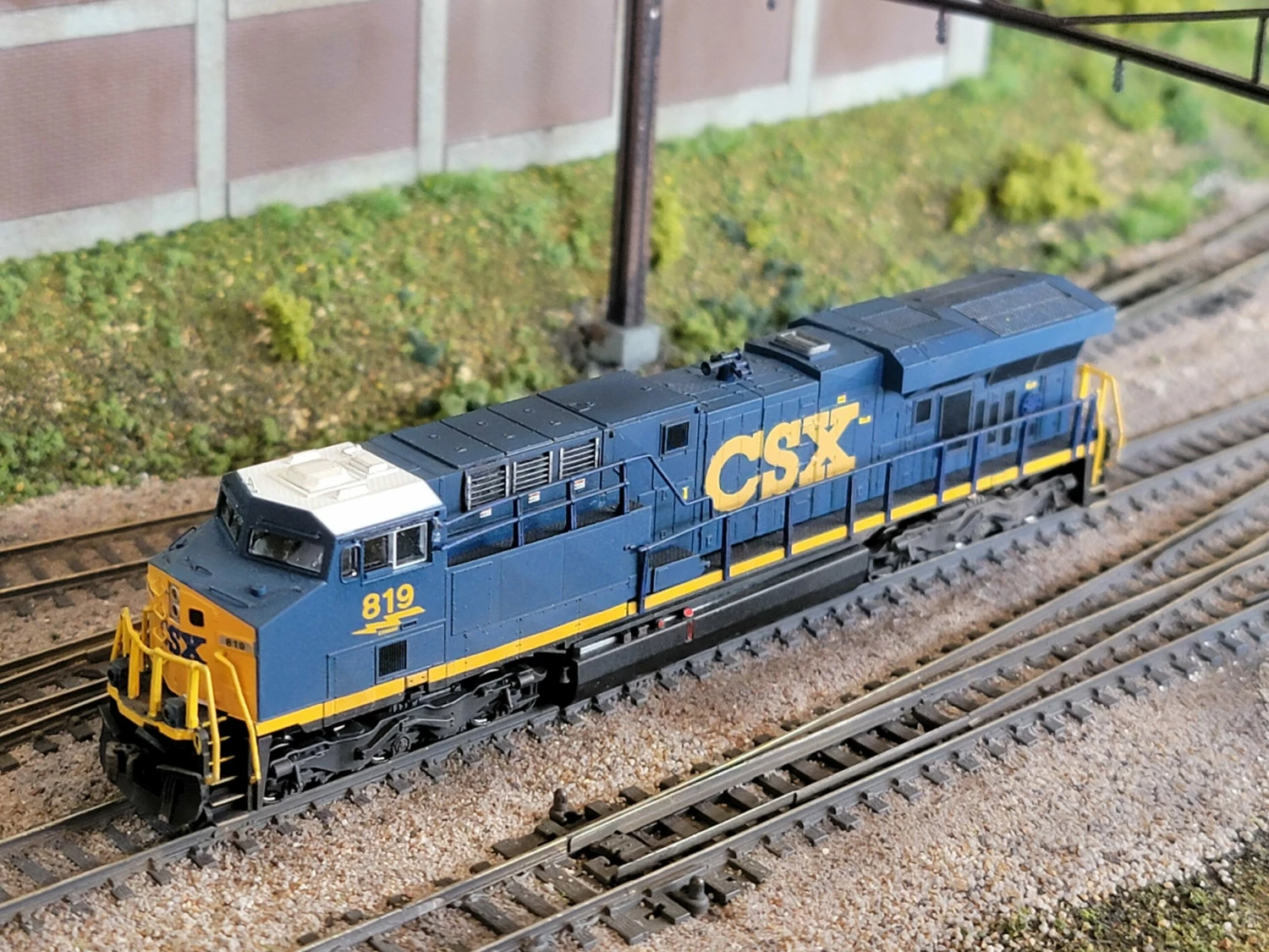 KATO 176-8908 N Scale GE ES44AC GEVO Diesel CSX Dark Future 819 (Weathered / USED) 1 KATO 176-8908 N Scale GE ES44AC GEVO Diesel CSX Dark Future 819 (Weathered / USED)