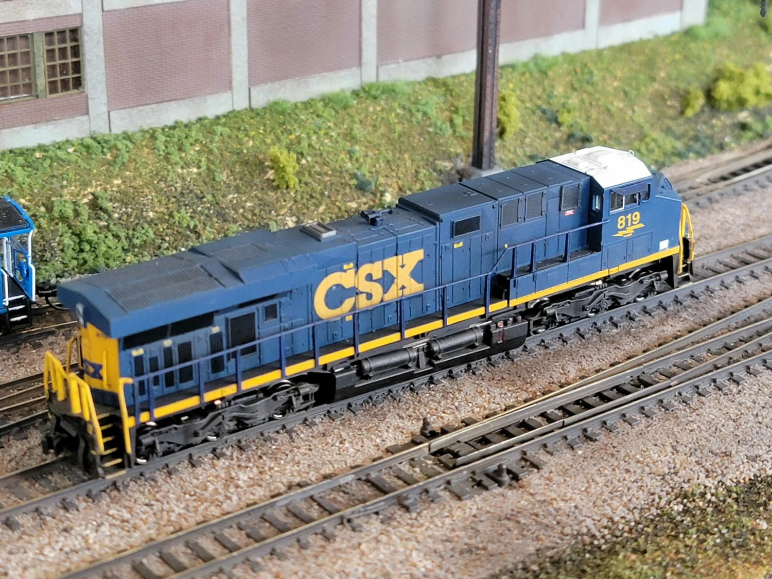 KATO 176-8908 N Scale GE ES44AC GEVO Diesel CSX Dark Future 819 (Weathered / USED) 2 KATO 176-8908 N Scale GE ES44AC GEVO Diesel CSX Dark Future 819 (Weathered / USED) - Image 2