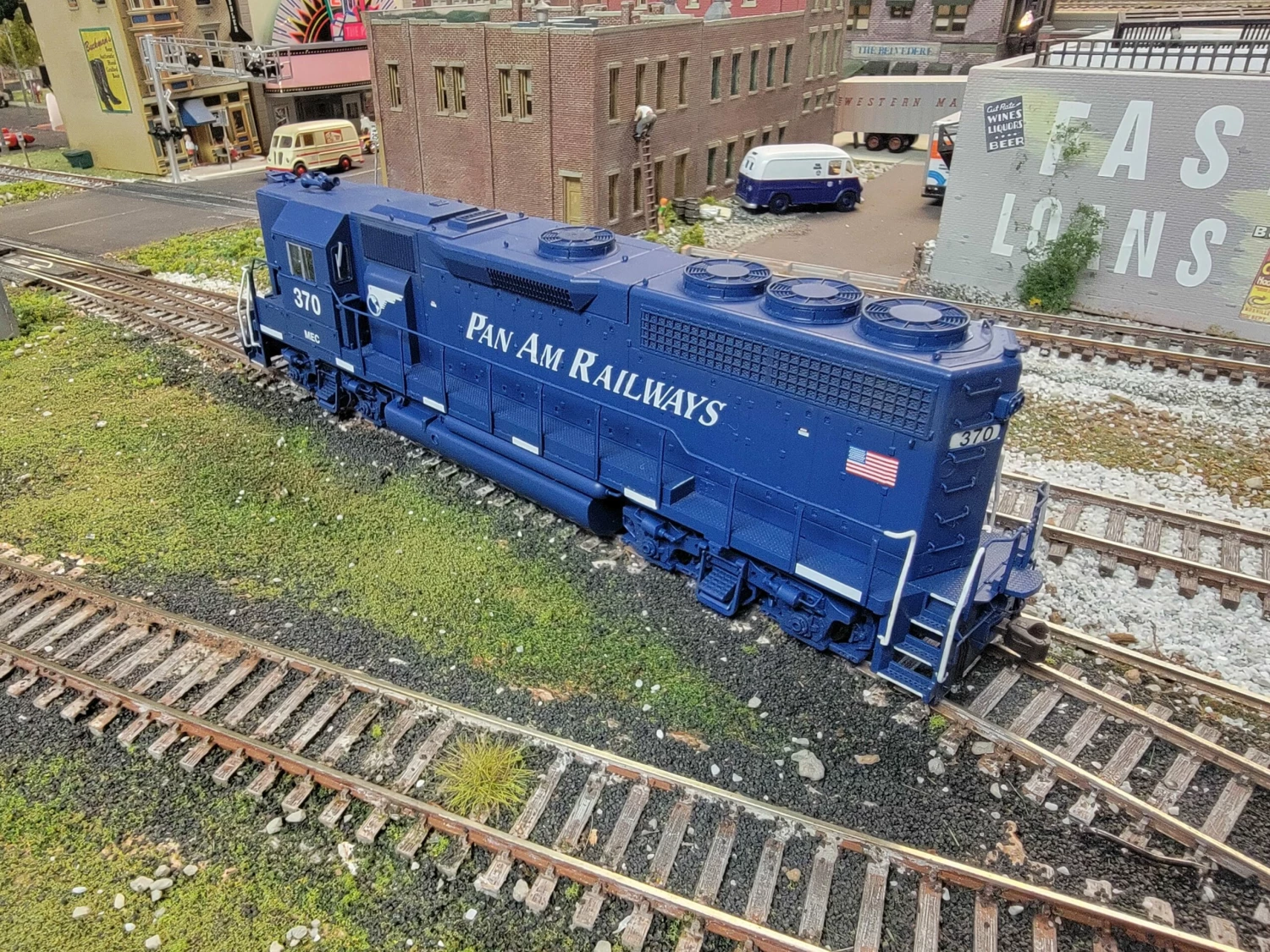 Atlas HO Scale EMD GP40 High Hood Pan Am Railways MEC 370 - Custom Painted 2 Atlas HO Scale EMD GP40 High Hood Pan Am Railways MEC 370 - Custom Painted - Image 2
