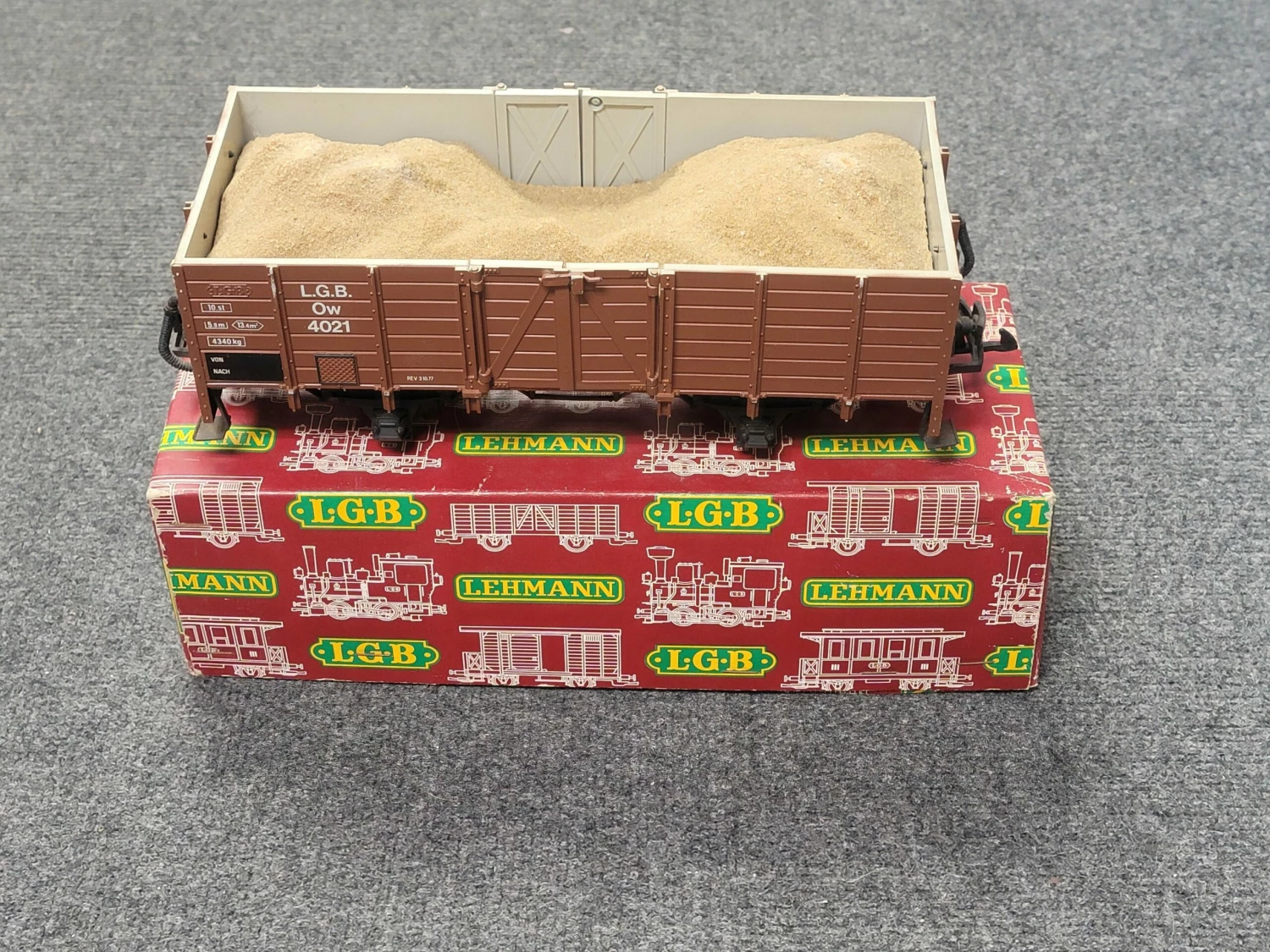 LGB 4021 G Scale Gondola With Load - USED 1 LGB 4021 G Scale Gondola With Load - USED