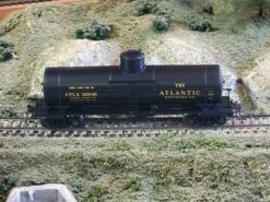 Rapido Trains 159005A HO Scale X-3 Tank Car Atlantic Refining UTLX # Varies