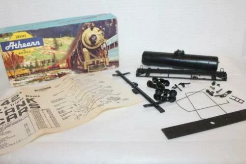 Athearn 1570 HO Scale Single Dome Tank Car (Blue Box Kit) Undecorated - NOS 1 Athearn 1570 HO Scale Single Dome Tank Car (Blue Box Kit) Undecorated - NOS