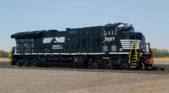 ScaleTrains Rivet 33660 N Scale GE ET44 Tier 4 Diesel "Horsehead" NS 3666 DCC & Sound