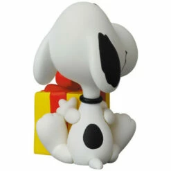 Medicom Ultra Detail Figure No.719 UDF PEANUTS SERIES 15 GIFT SNOOPY -Bandai Sales Store ultra detail figure no719 udf peanuts series 15 gift snoopy 2