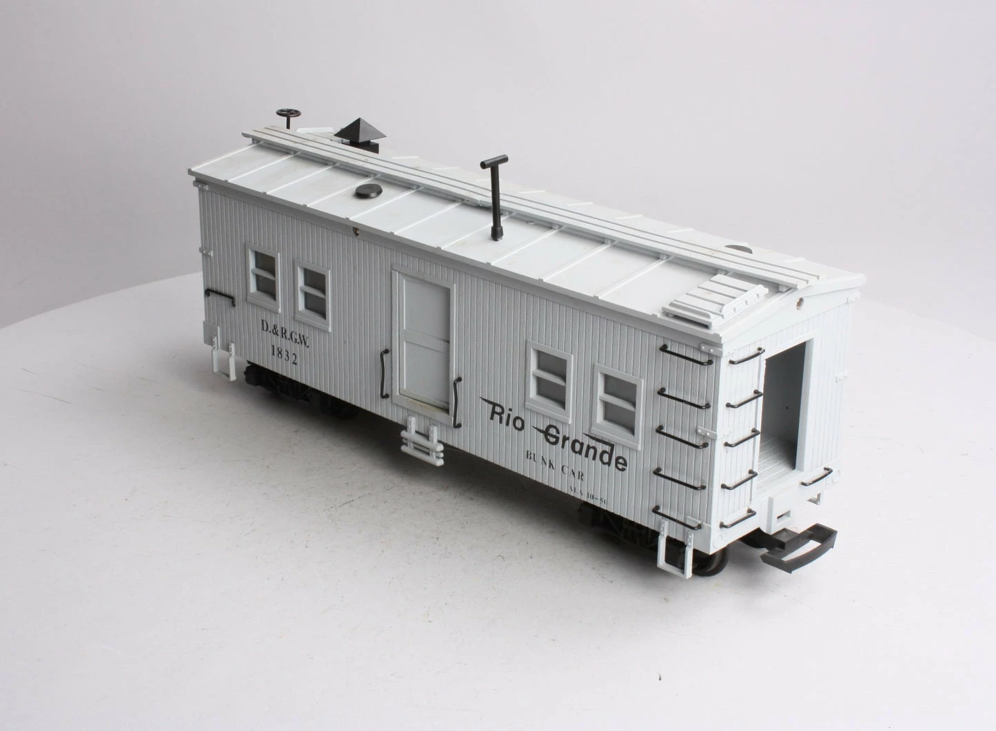 USA Trains R1832 G Gauge Bunk Car D&RGW #046 - NOS 2 USA Trains R1832 G Gauge Bunk Car D&RGW #046 - NOS - Image 2