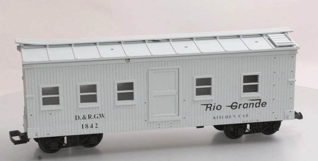 USA Trains R1842 G Gauge Kitchen Car D&RGW #045 - NOS 1 USA Trains R1842 G Gauge Kitchen Car D&RGW #045 - NOS